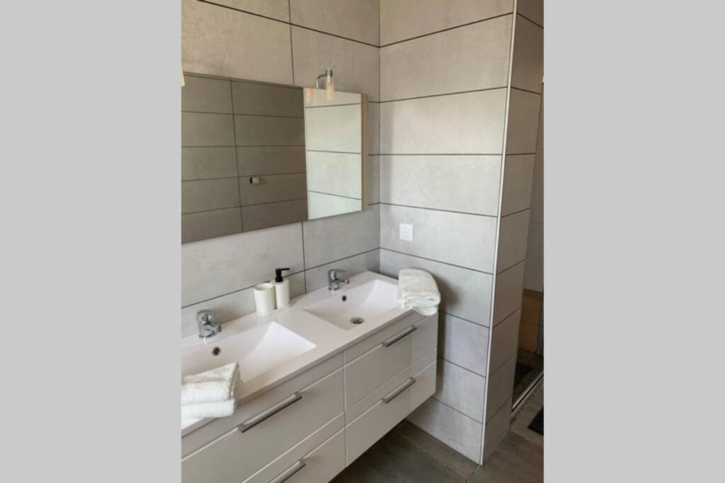 Grande Maison Neuve Idéale Pour 6 Personnes Hébergement de vacances